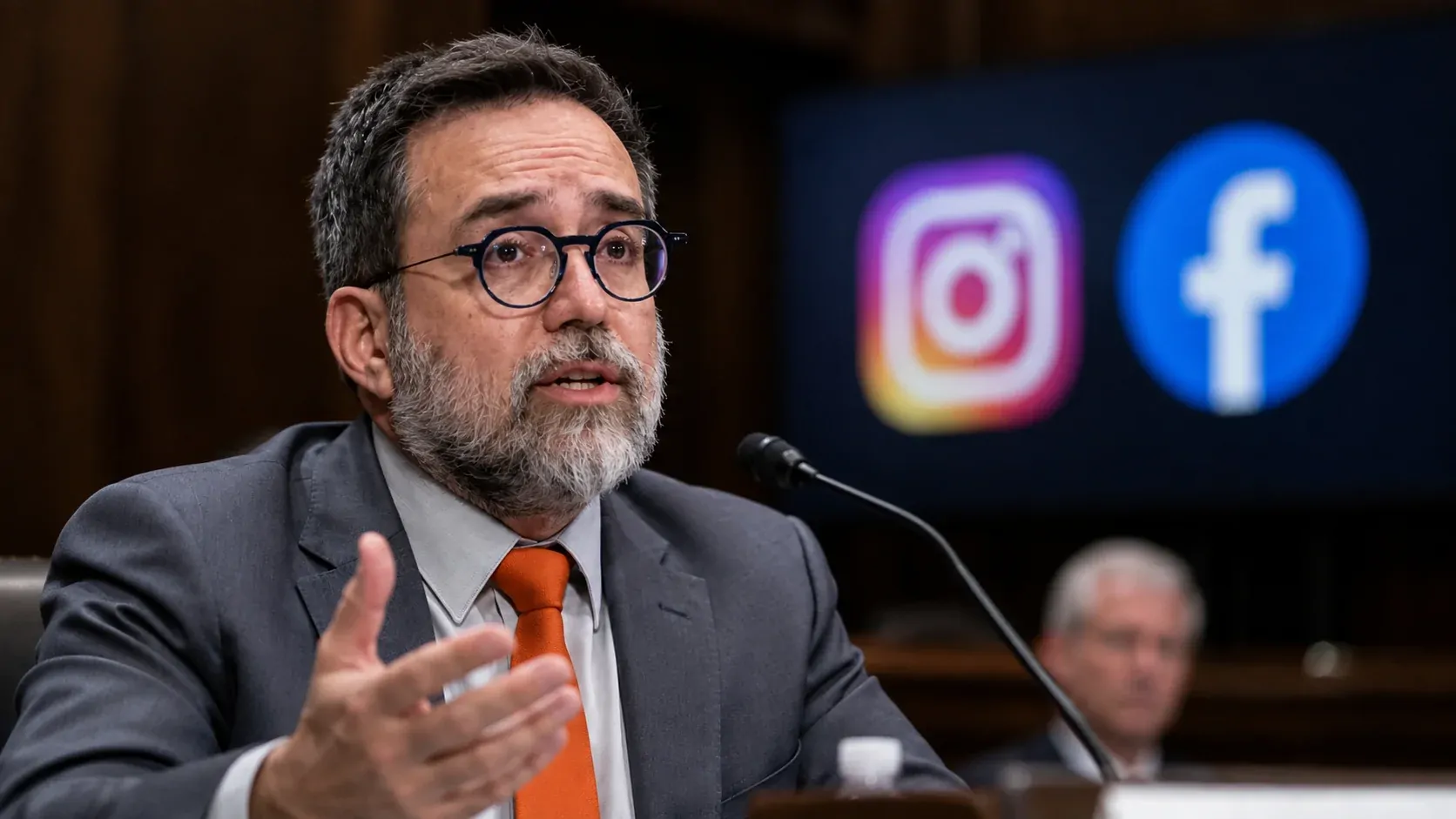 Arturo Béjar durante depoimento sobre segurança de adolescentes nas plataformas da Meta